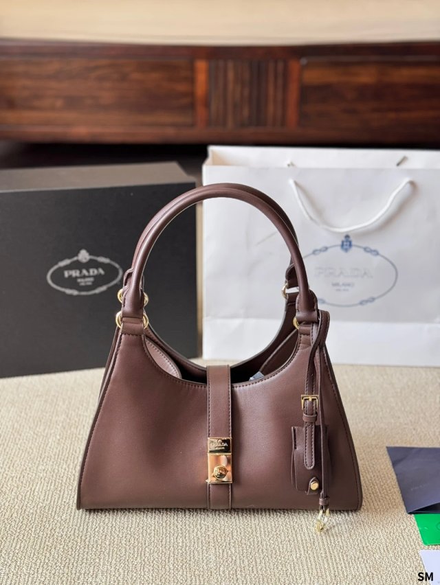 PRADA Handbag: seller detail photo 12