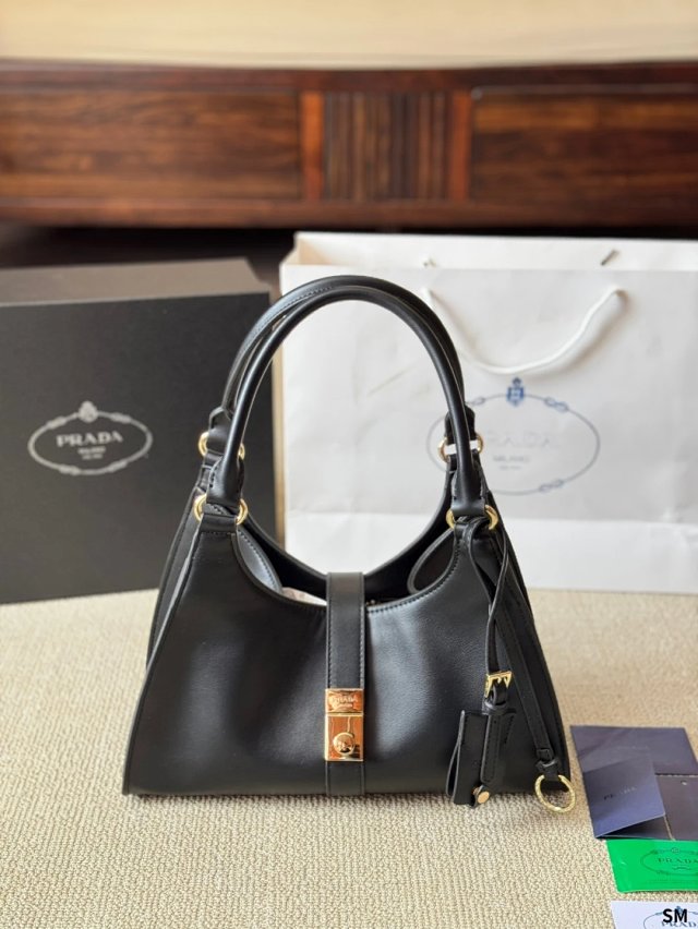 PRADA Handbag: seller detail photo 10