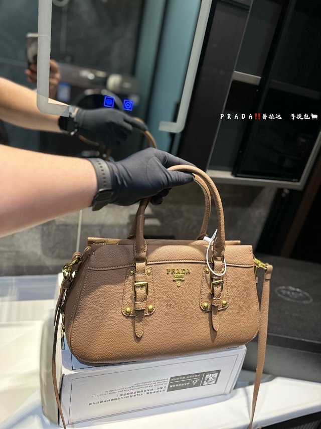 PRADA Handbag: seller detail photo 9