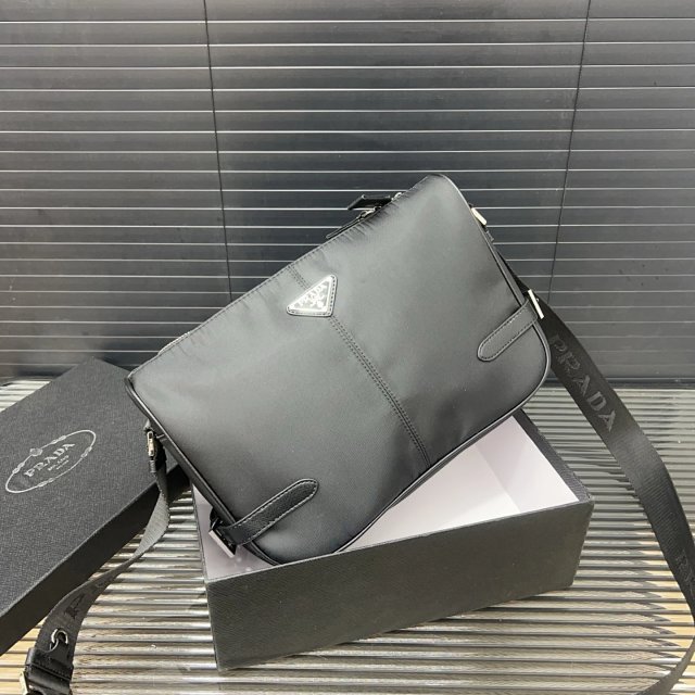 PRADA Handbag: seller detail photo 14