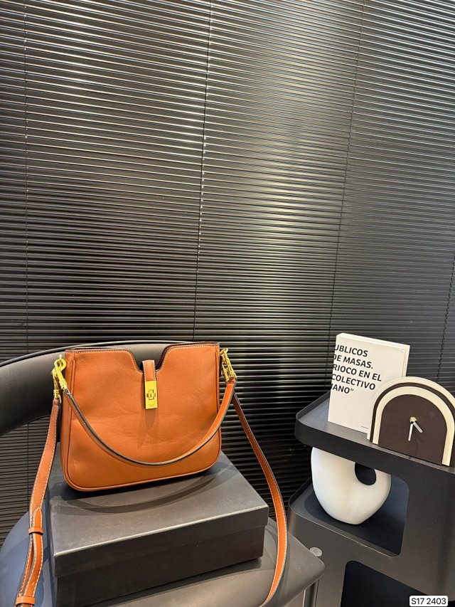 CELINE Handbag: seller detail photo 14