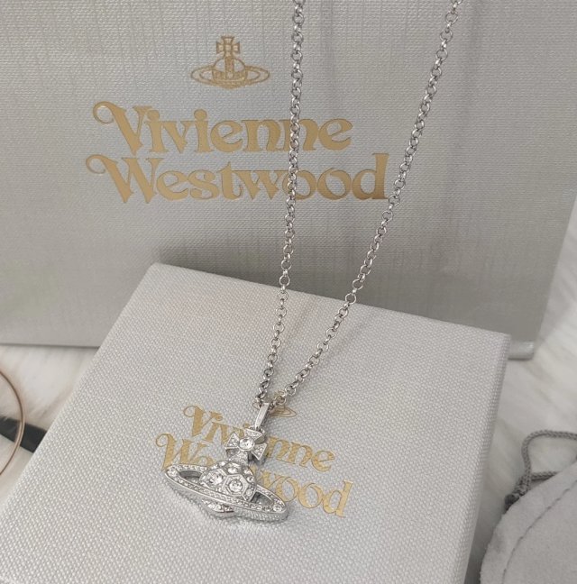 Vivienne Westwood Necklace: seller detail photo 3