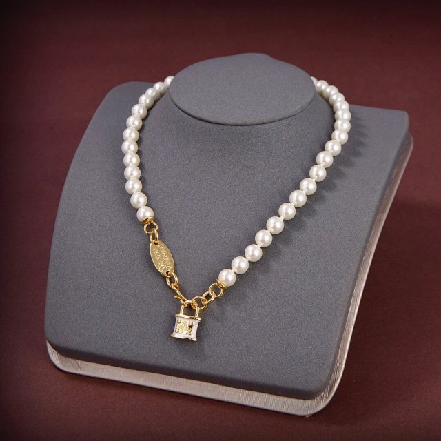 Vivienne Westwood Necklace: seller detail photo 14
