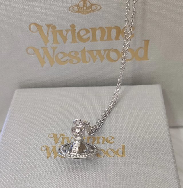 Vivienne Westwood Necklace: seller detail photo 8