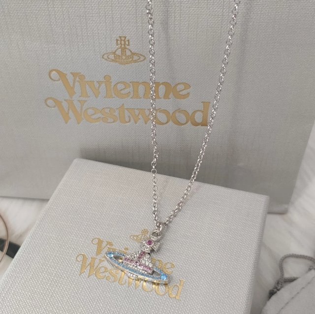 Vivienne Westwood Necklace: seller detail photo 5