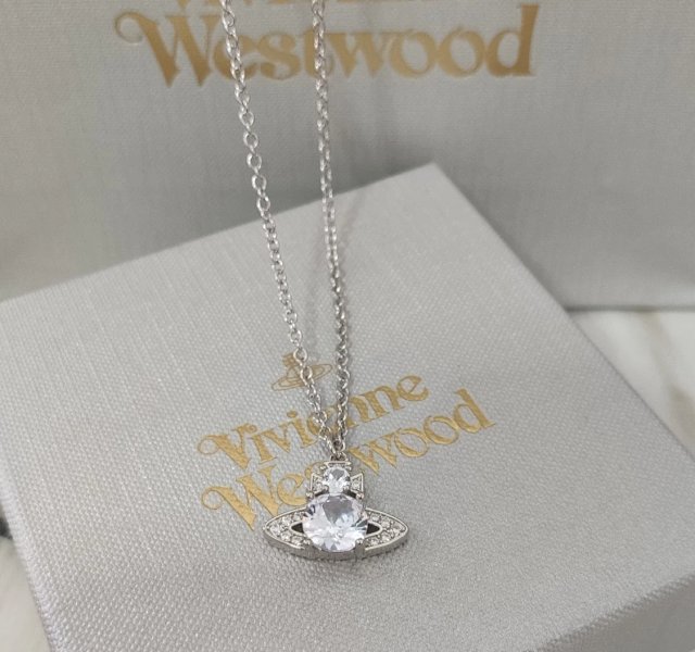 Vivienne Westwood Necklace: seller detail photo 13
