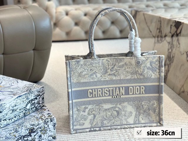 Dior Crossbody Bag: seller detail photo 13