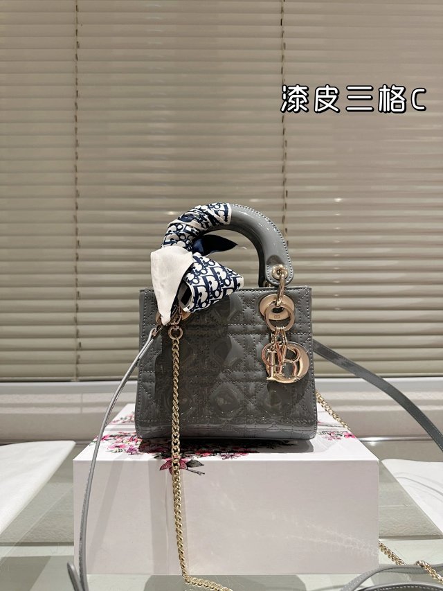 Lady Dior: seller detail photo 12