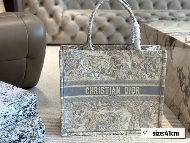 Dior Crossbody Bag: seller detail photo 14