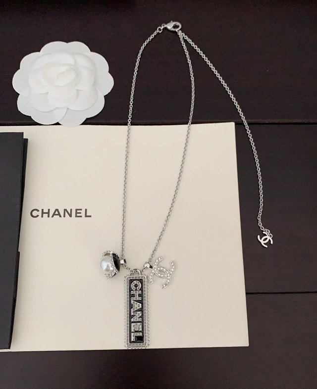 Chanel Necklace: seller detail photo 5