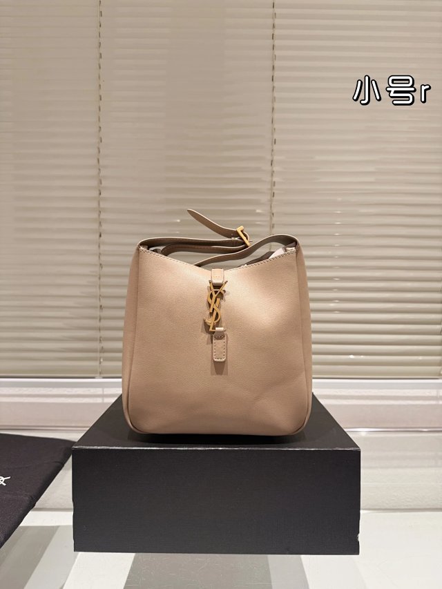 YSL Saint Laurent Handbag: seller detail photo 8