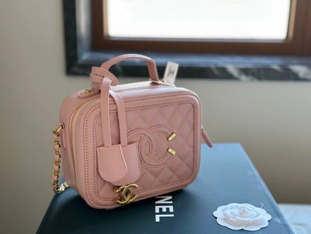 CHANEL Handbag: seller detail photo 13