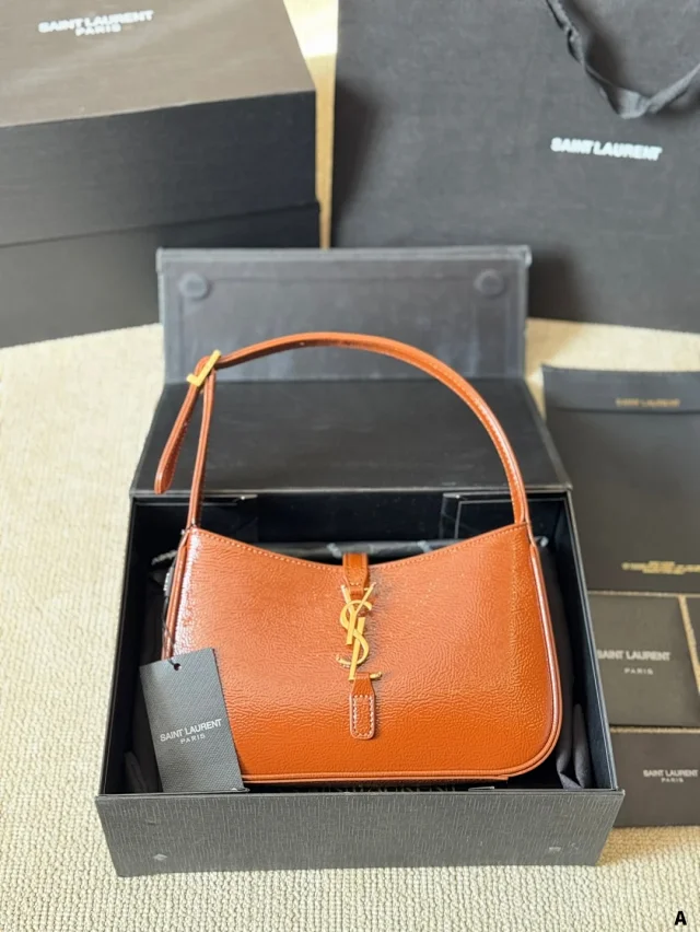 Saint Laurent Shoulder Bags Cassandre Logo Bag product detail image 4
