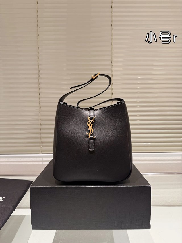 YSL Saint Laurent Handbag: seller detail photo 9