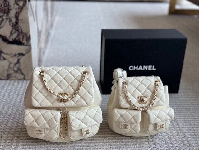 CHANEL Handbag: seller detail photo 5