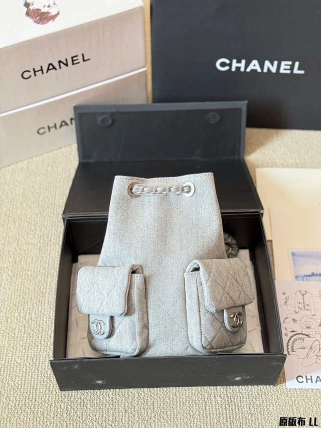 CHANEL Crossbody Bag: seller detail photo 7