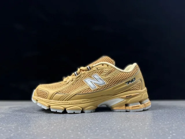 New Balance Sneakers 740 product detail image 18