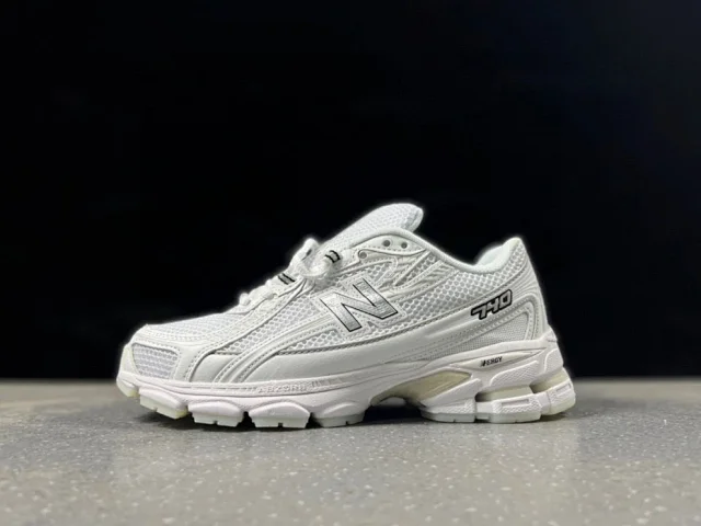 New Balance Sneakers 740 product detail image 19