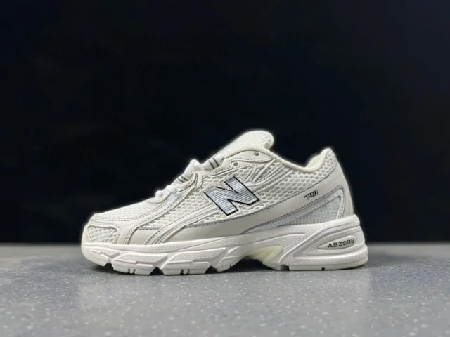 New Balance Sneakers 740 product detail image 11