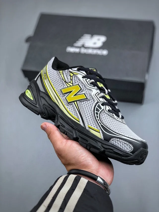 New Balance Sneakers 740 product detail image 23