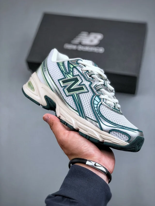 New Balance Sneakers 740 product detail image 24