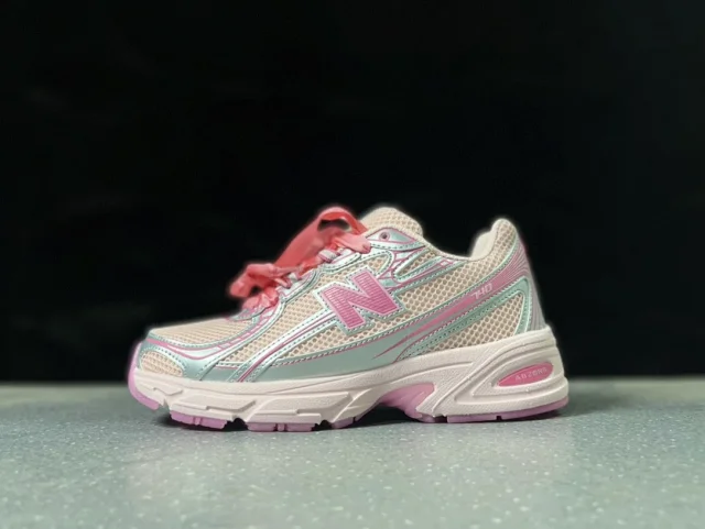 New Balance Sneakers 740 product detail image 31