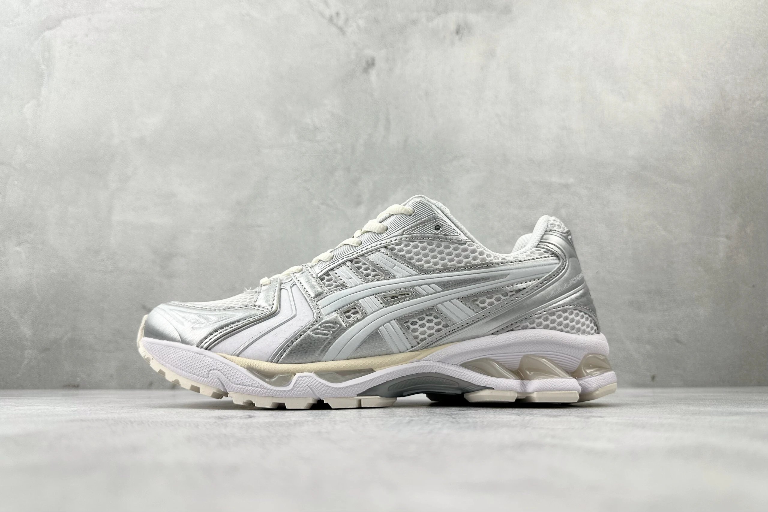 ASICS Gel-Kayano 14 photo 3