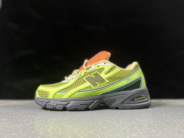 New Balance Sneakers 740 product detail image 30