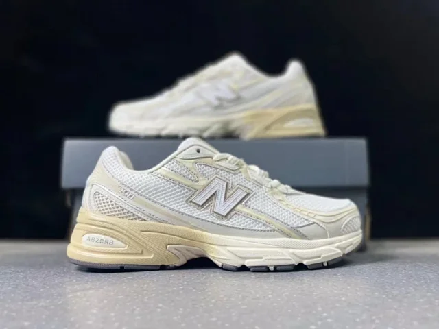 New Balance Sneakers 740 product detail image 28