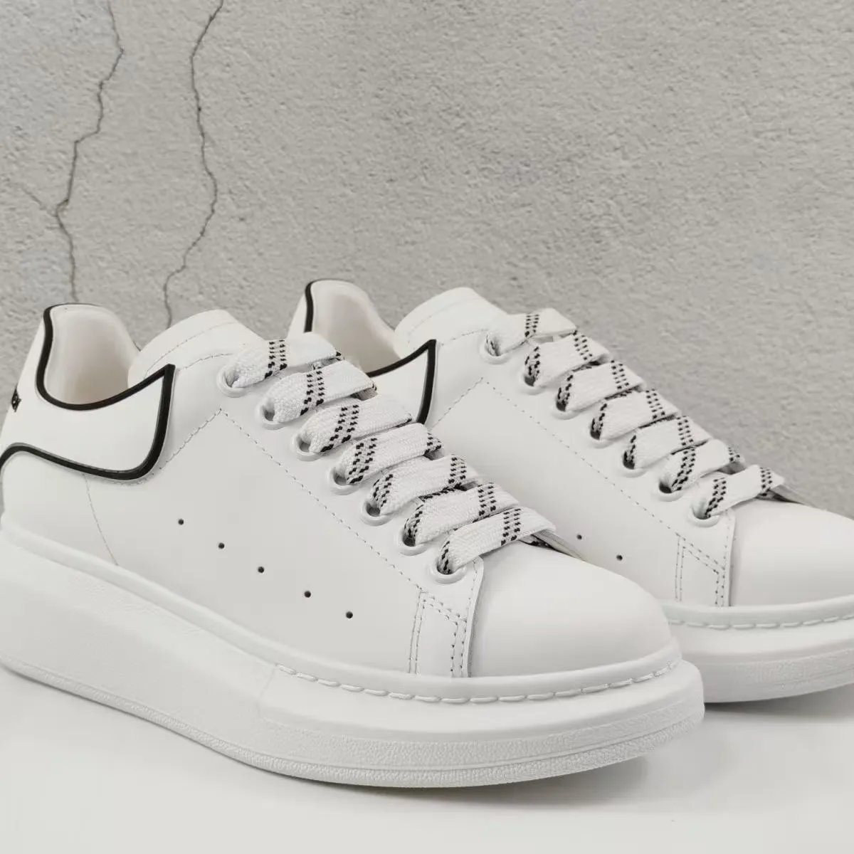White drip glue