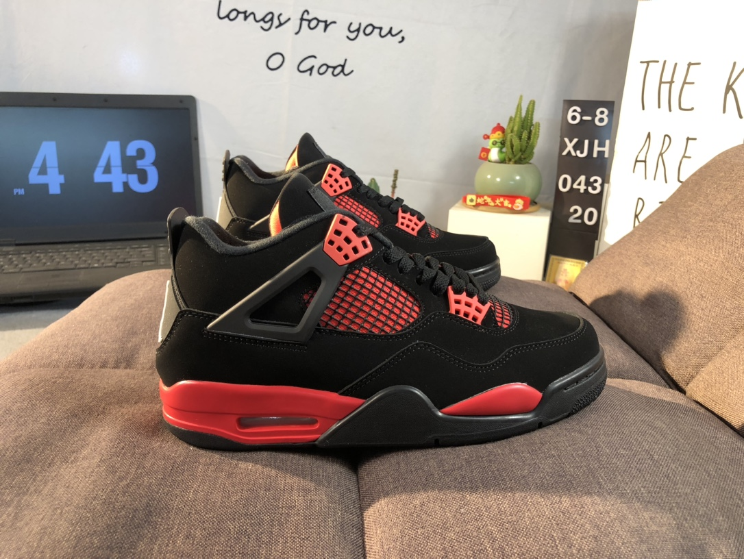 R sports shoes