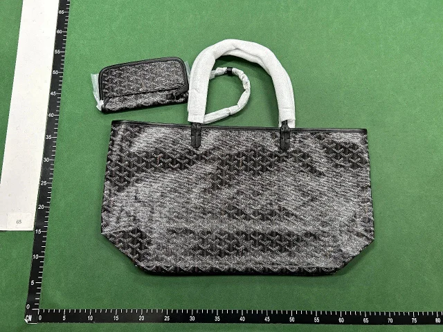 Goyard Wallets & Card Holders Goyardine Passport Holder product detail image 6
