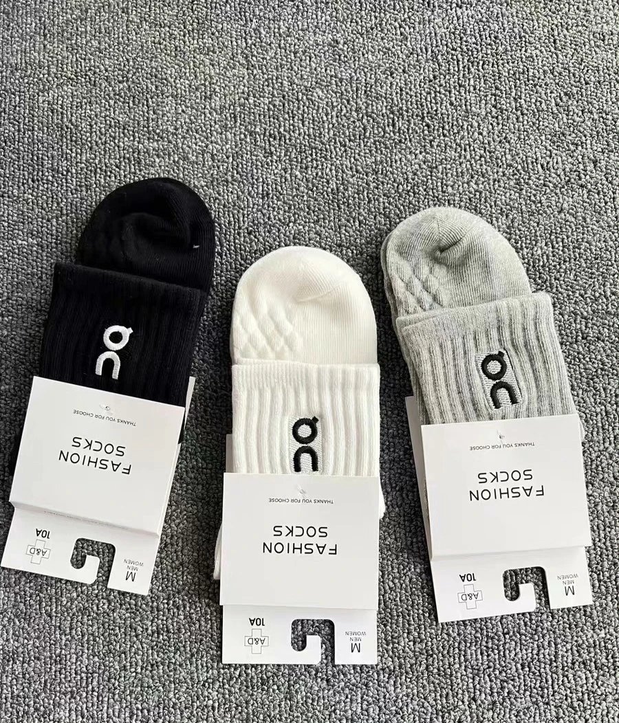 三双，外贸品质纯棉袜/昂跑On Running纯棉袜，颜色黑白灰刺绣logo
