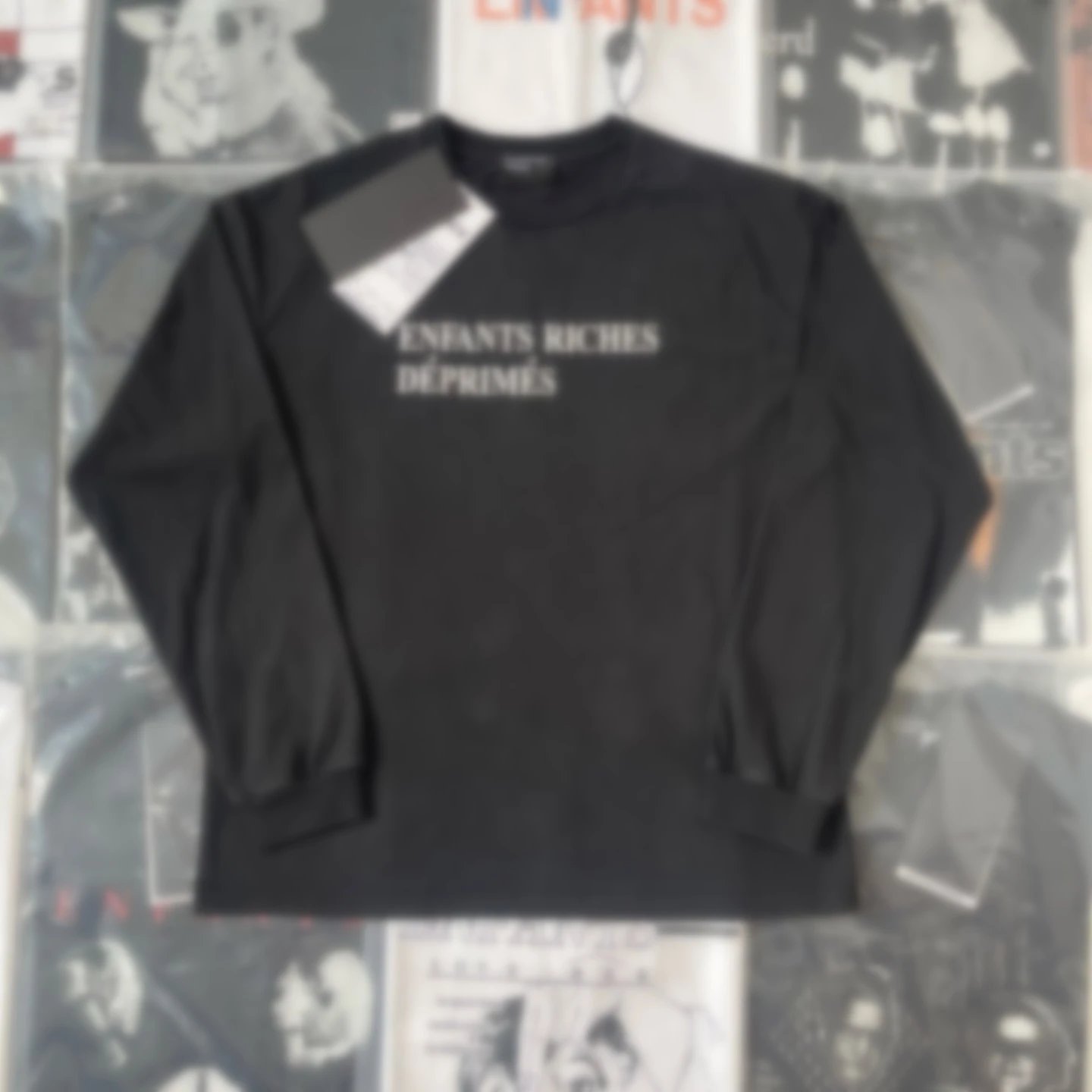 601 Black-Washed Distressed & Worn Letter Logo