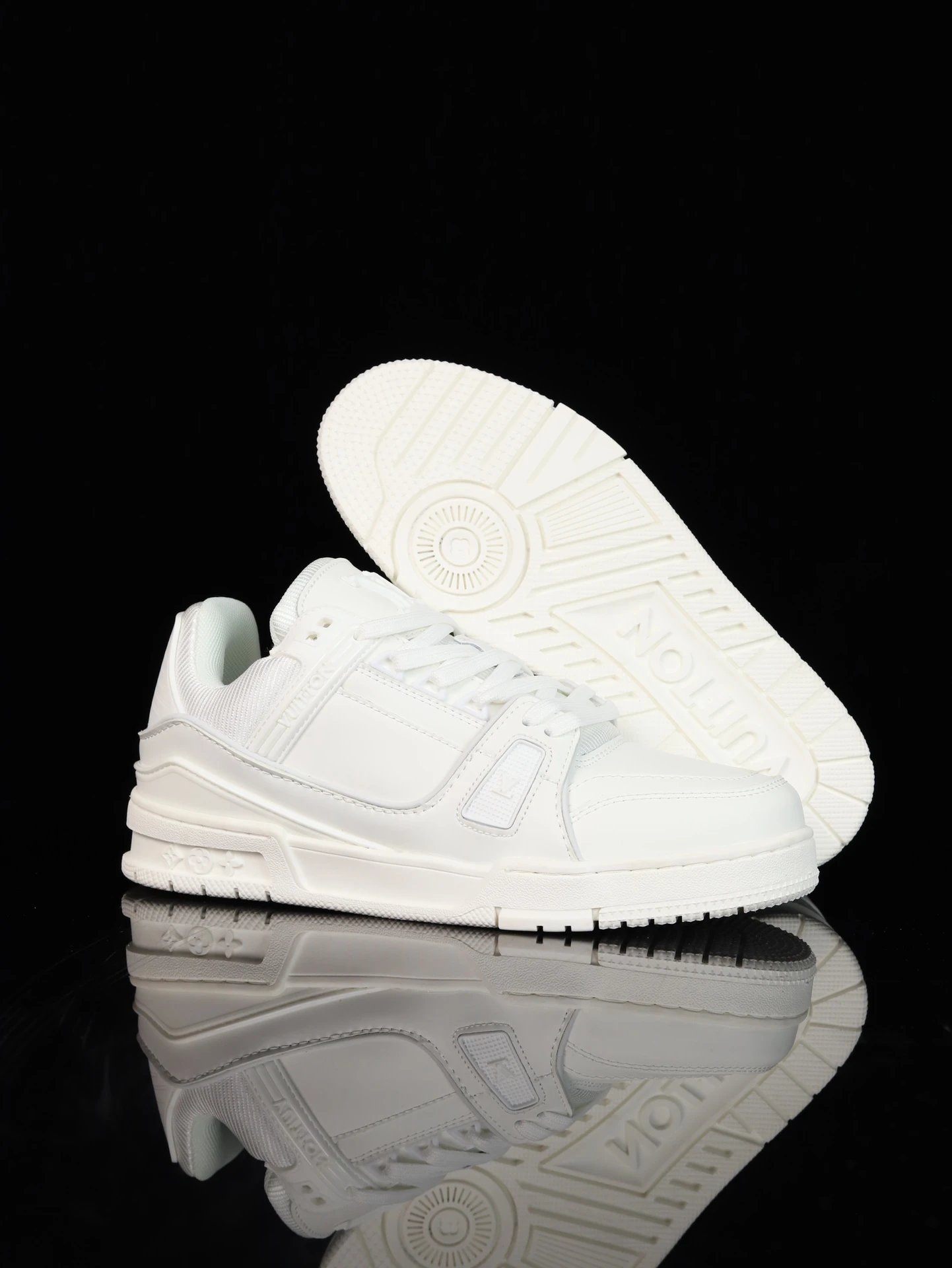 Louis Full White