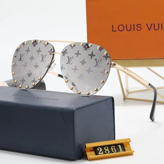 Louis Vuitton Multiple sunglasses styles product detail image 11