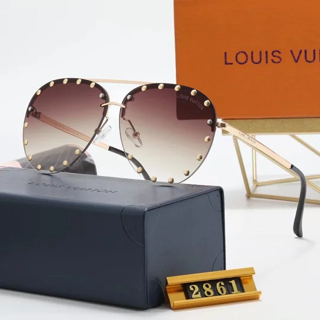 Louis Vuitton Multiple sunglasses styles product detail image 15