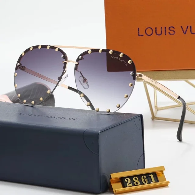 Louis Vuitton Multiple sunglasses styles product detail image 12