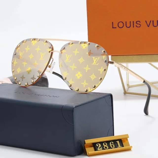 Louis Vuitton Multiple sunglasses styles product detail image 14