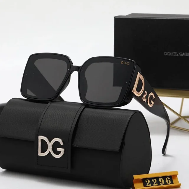 Dolce & Gabbana Eyewear Oversized square-frame sunglasses with logo temples product detail image 10