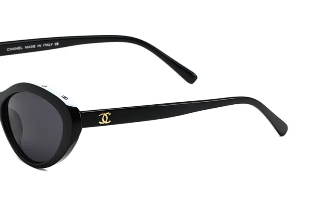 Chanel Eyewear Oversized Square Logo-Temple Frames product detail image 19