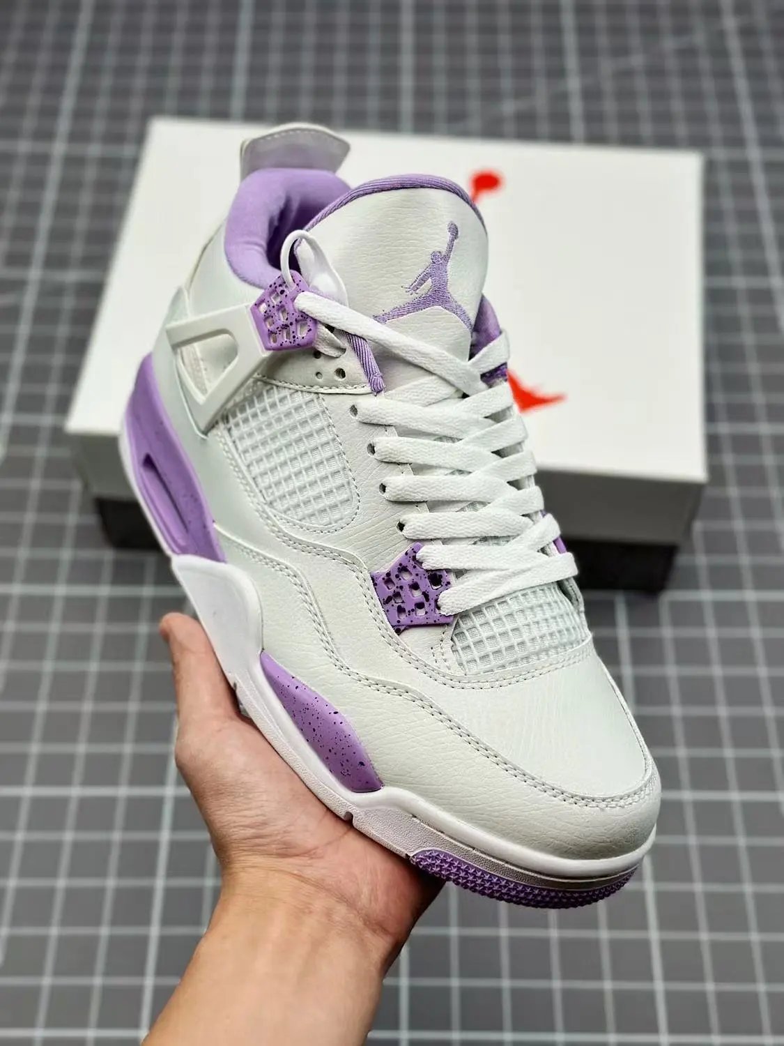 AJ4-904284