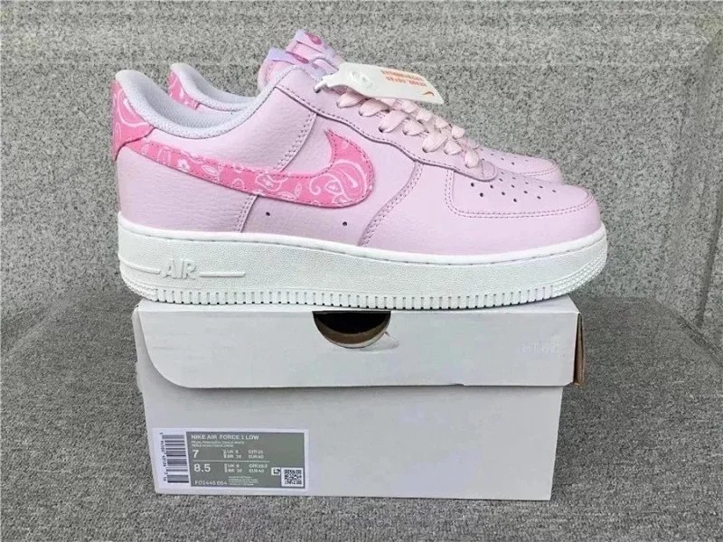 Nike Air Force 1 (20+)