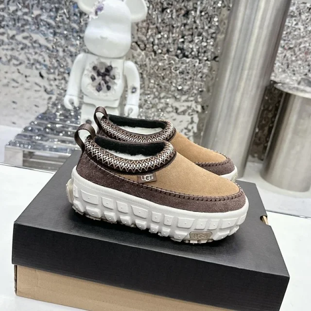 UGG Slippers Tasman Weather Hybrid Slip-On product detail image 3