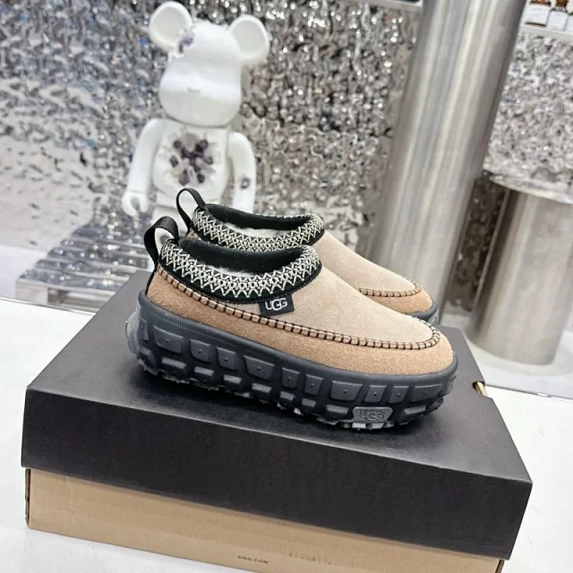 UGG Slippers Tasman Weather Hybrid Slip-On product detail image 4