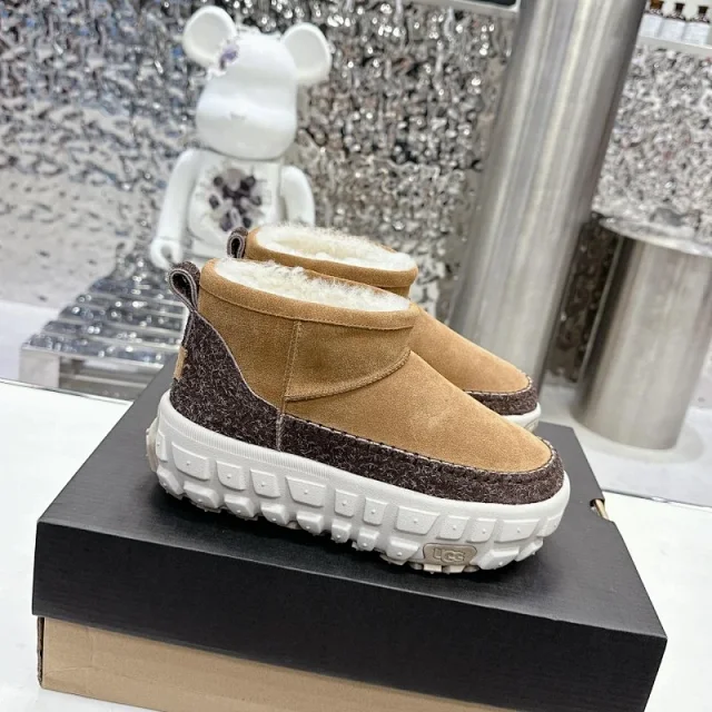 UGG Slippers Tasman Weather Hybrid Slip-On product detail image 10
