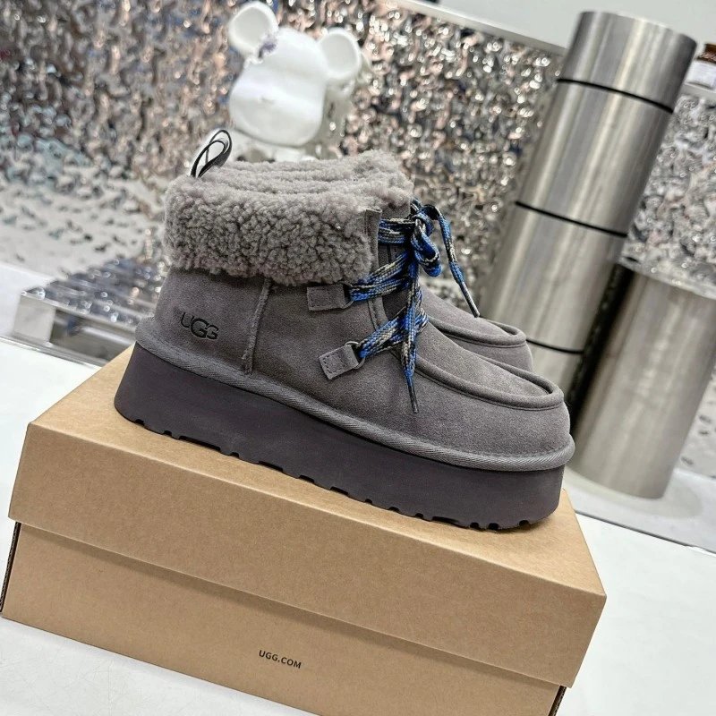 UGG Boots Platform shearling-lined — 15
