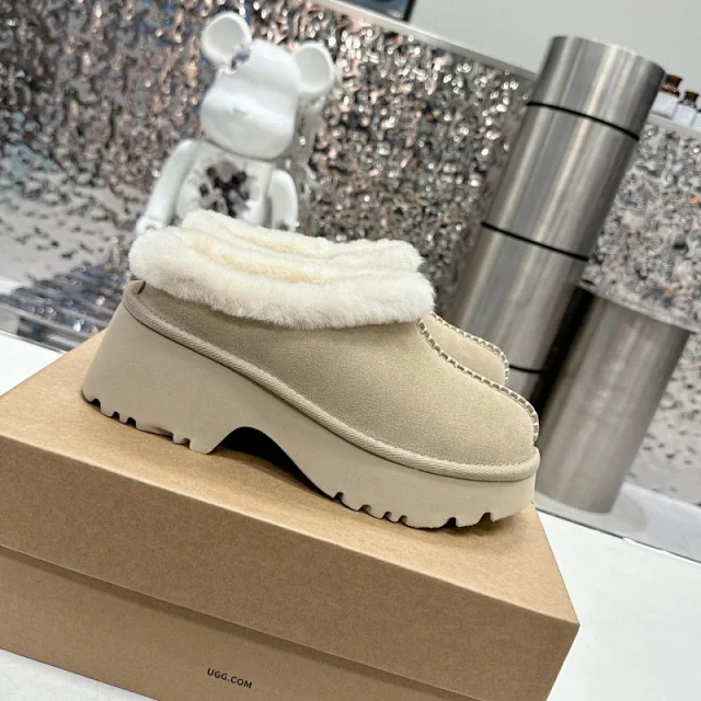 UGG Boots Platform shearling-lined product detail image 8