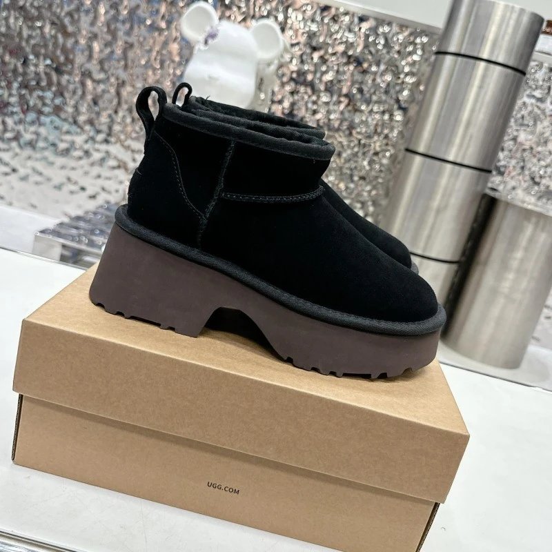 UGG Boots Platform shearling-lined — 9