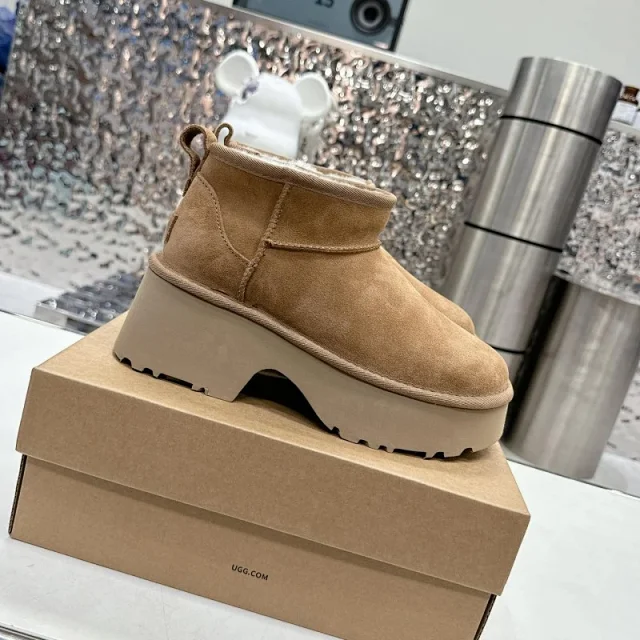 UGG Boots Platform shearling-lined product detail image 11